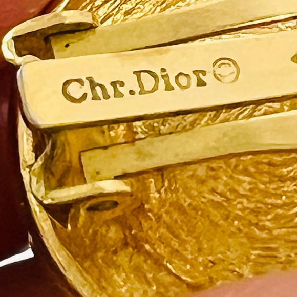 Vintage Christian Dior Pearl/Gold Clip on Earrings - Picture 8 of 10